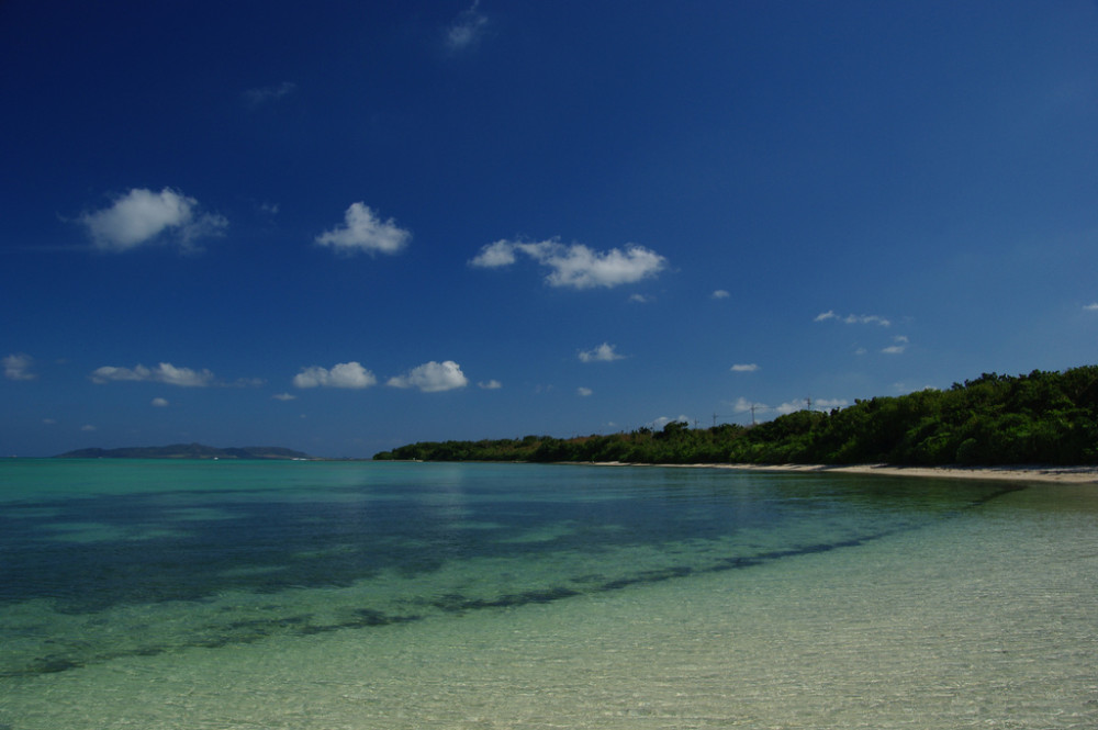 青い海と青い空